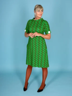 Sanne en superläcker retroinspirerad feminin klänning för den lekfulla kvinnan.