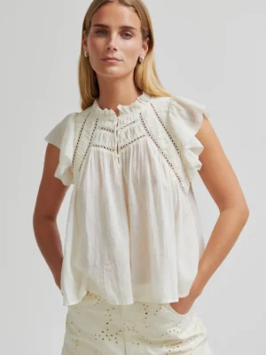 Gaya en feminin, söt blus i bomull, för ljumma sommarkvällar.