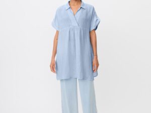 MaGentryli Läcker oversize linne tunika med feminina detaljer.